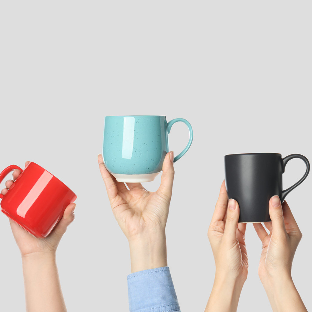 Így történik a törött porcelán bögrék javítása