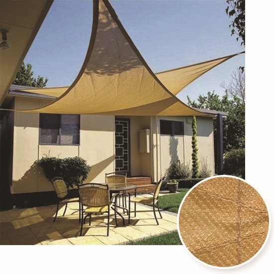 Élvezzük a nyári napokat a szabadban háromszög napvitorla alatt!