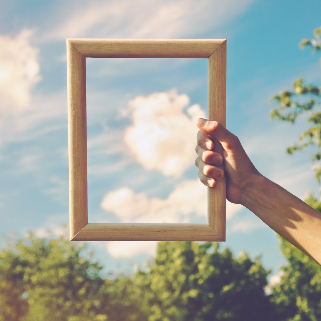 A rusztikus képkeret kihagyhatatlan faldekorációs opció